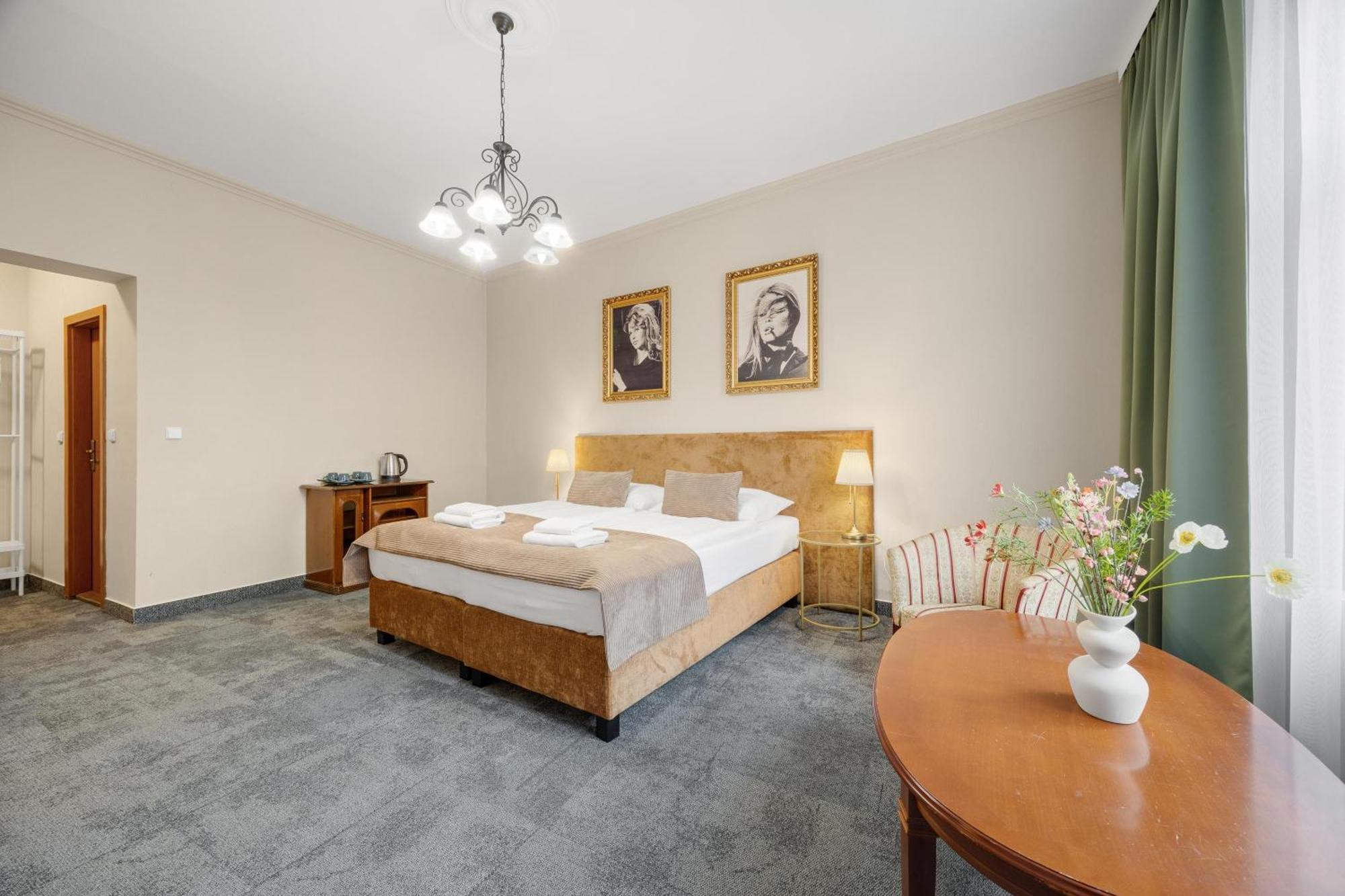 Hotel Reverie - Dependance, Check-In At Metropolitan Star Bratislava Eksteriør billede