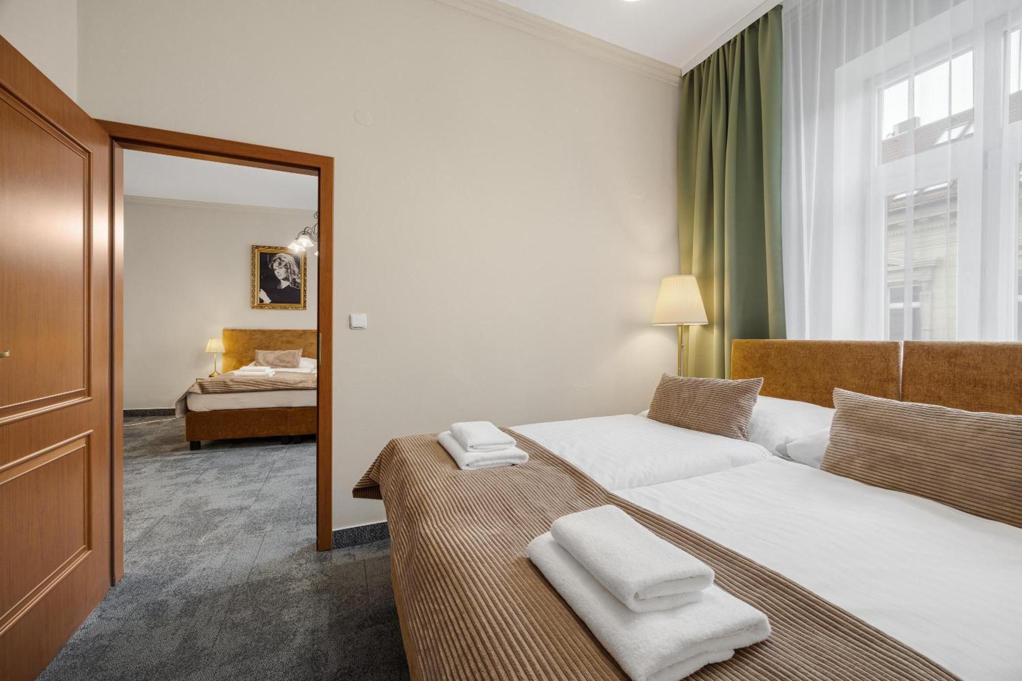 Hotel Reverie - Dependance, Check-In At Metropolitan Star Bratislava Eksteriør billede