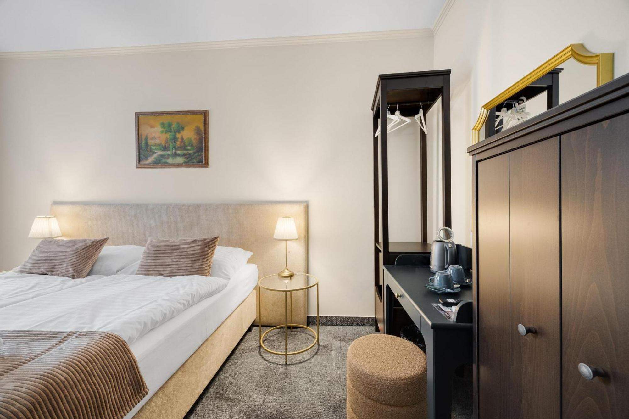 Hotel Reverie - Dependance, Check-In At Metropolitan Star Bratislava Eksteriør billede
