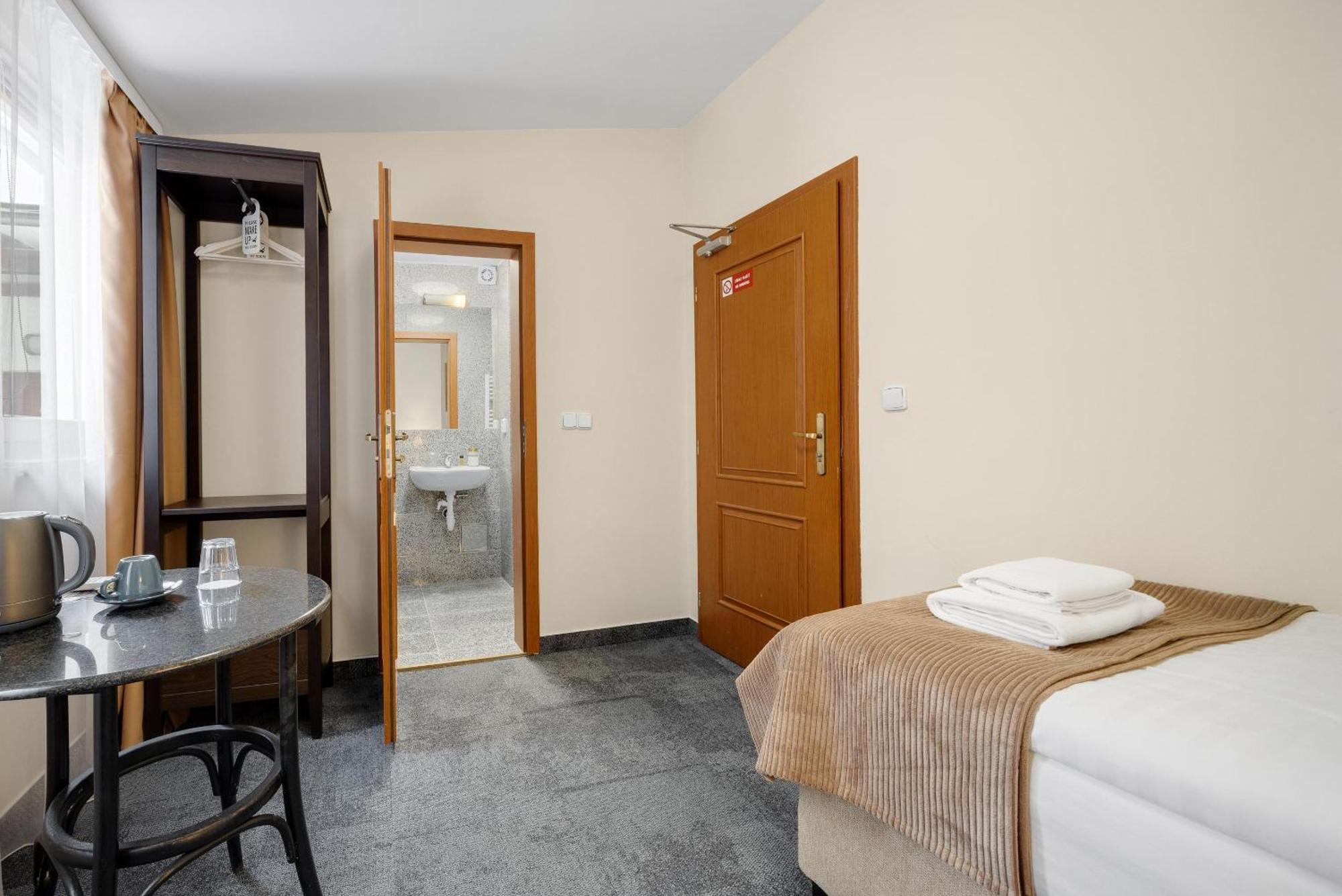 Hotel Reverie - Dependance, Check-In At Metropolitan Star Bratislava Eksteriør billede